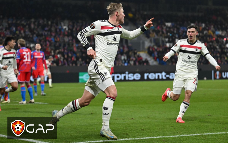 Man United thắng hú vía 2-1 trước Viktoria Plzeň