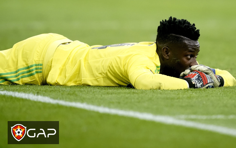 Andre Onana bị chỉ trích sau sai lầm phút 48 trước Viktoria Plzeň.